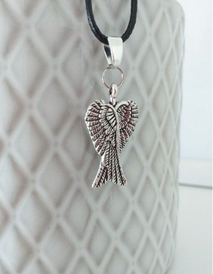 Colar com Asas de Anjo (prateado)