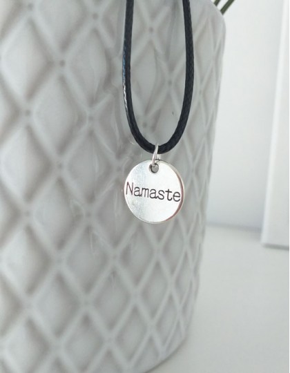 Colar com Namasté (prateado)