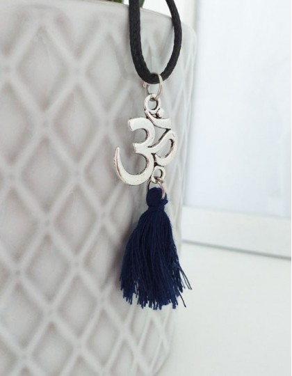 Colar com Om (prateado)