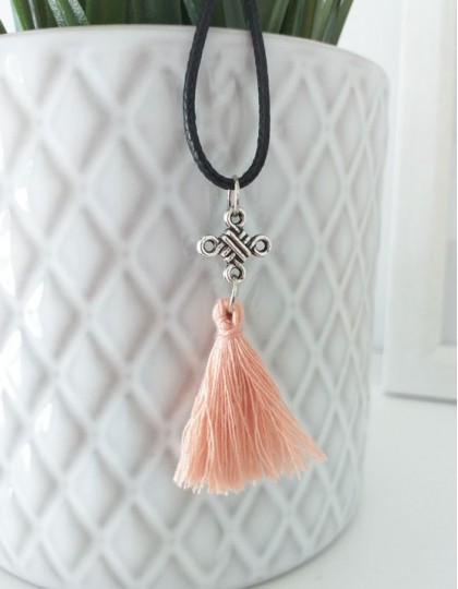 Colar com Nó Chinês da Sorte