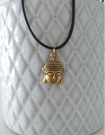 Colar com Buda Gautama (dourado)