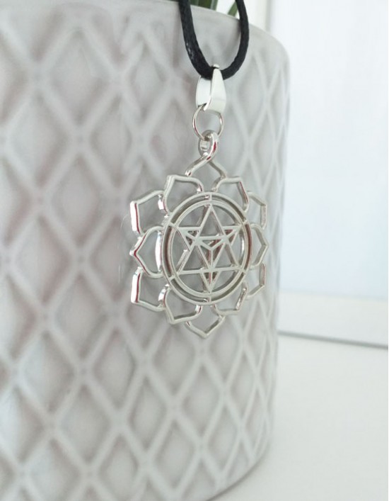 Colar com Merkabah (prateado)