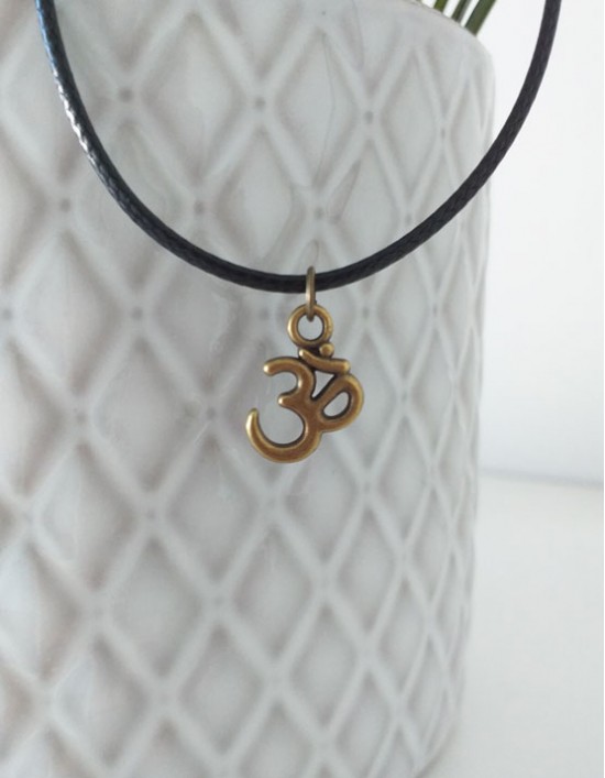 Colar com Om (cor de bronze)