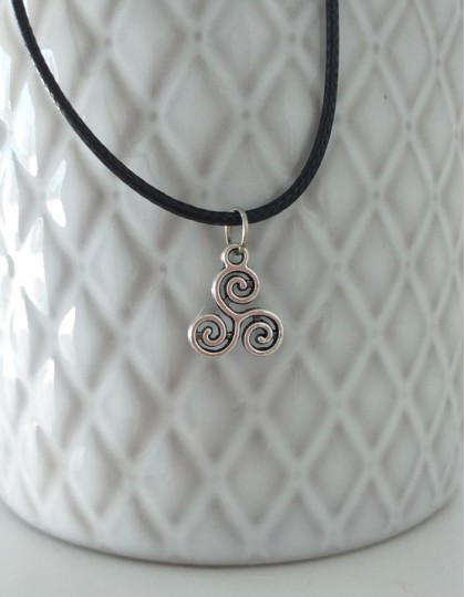 Colar com Triskelion (prateado)