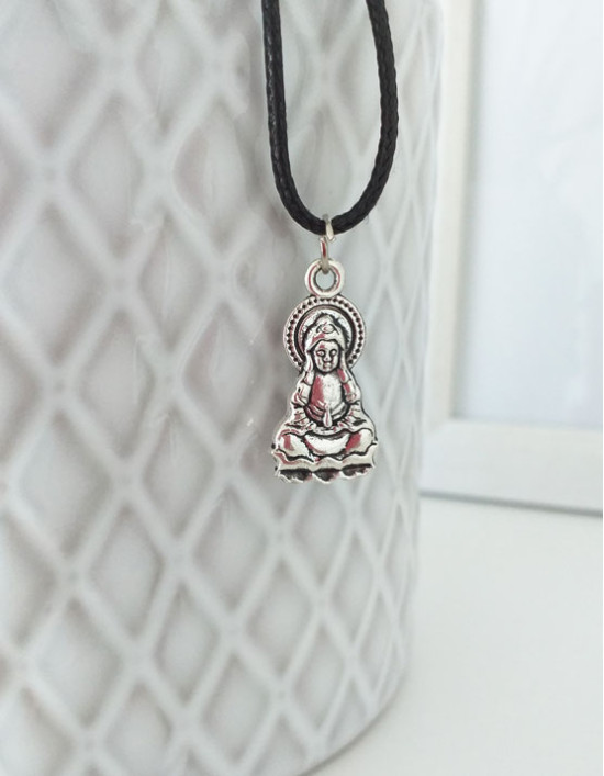 Colar com Kuan Yin (prateado)