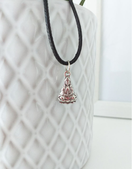 Colar com Kuan Yin (prateado)
