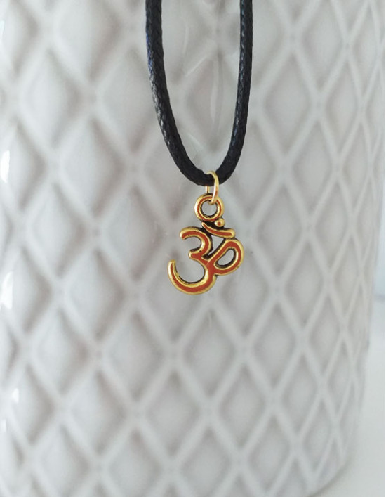 Colar com Om (dourado)