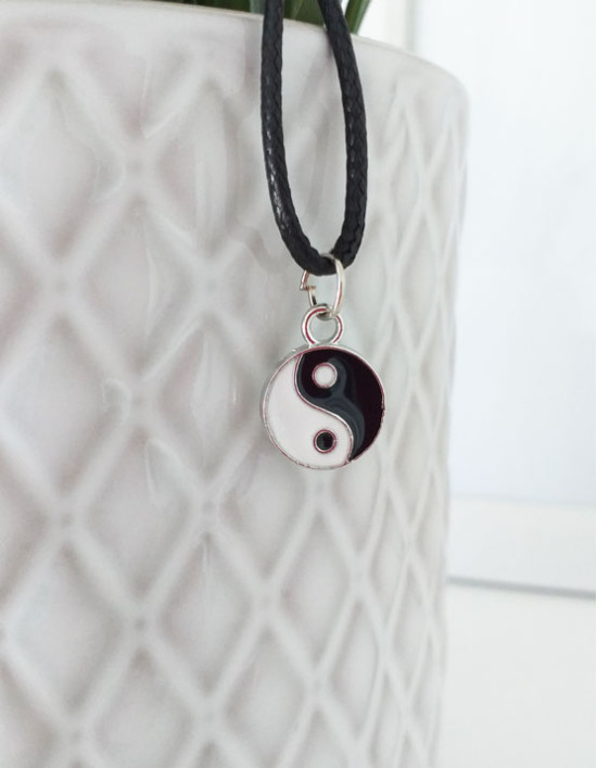 Colar com Yin Yang (prateado)