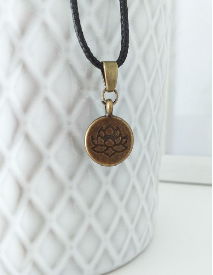 Colar com Flor de Lótus Medalha (cor de bronze)