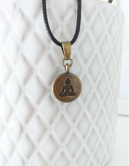 Colar com Buda Gautama Medalha (cor de bronze)