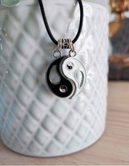 Colar com Yin Yang 