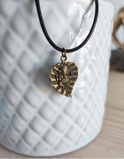 Colar com Ganesha (Folha)