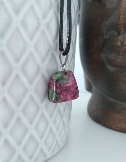Colar com Zoisite com Rubi