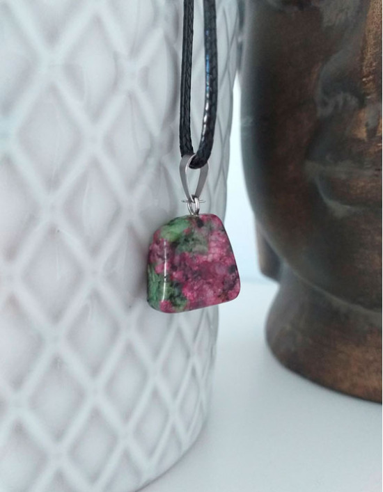 Colar com Zoisite com Rubi