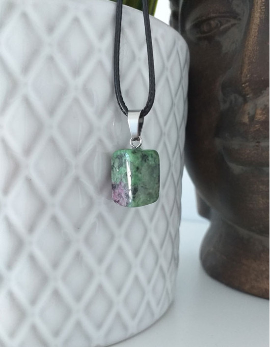 Colar com Zoisite com Rubi