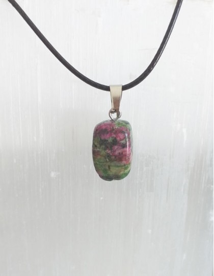 Colar com Zoisite com Rubi