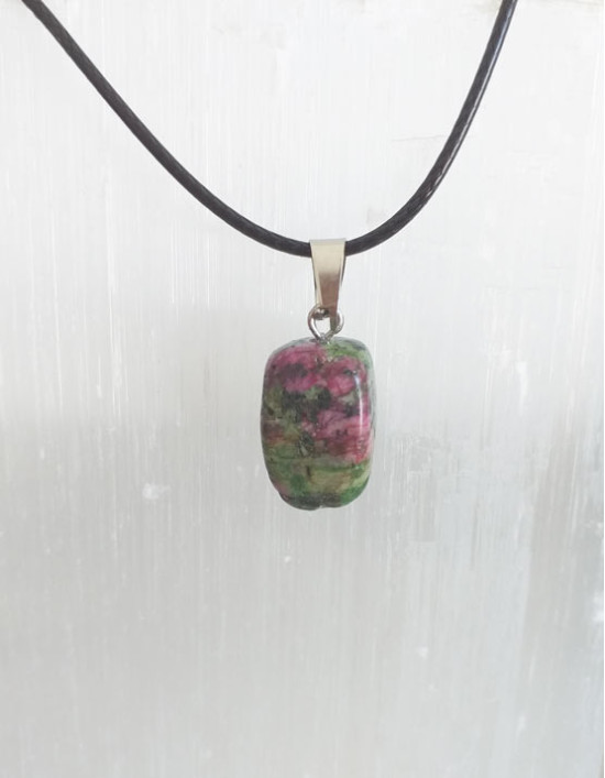 Colar com Zoisite com Rubi
