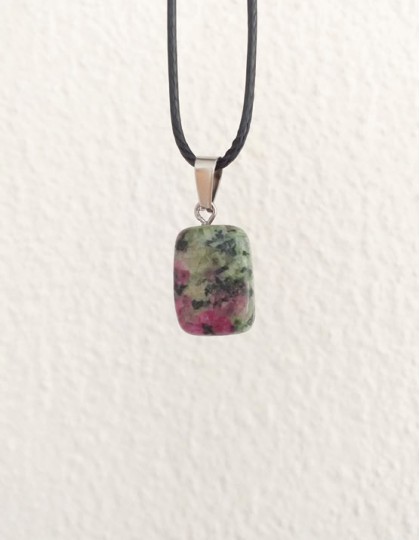 Colar com Zoisite com Rubi