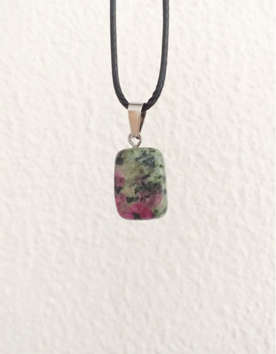 Colar com Zoisite com Rubi