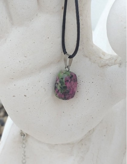 Colar com Zoisite com Rubi