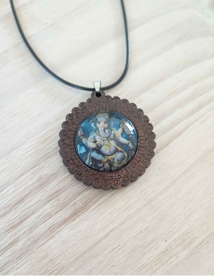 Colar de Madeira com Ganesha