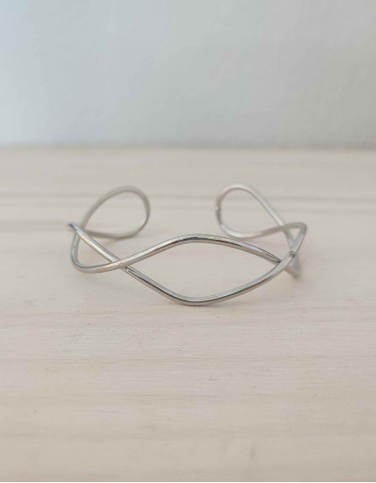 Bracelete Entrelaçada em Aço